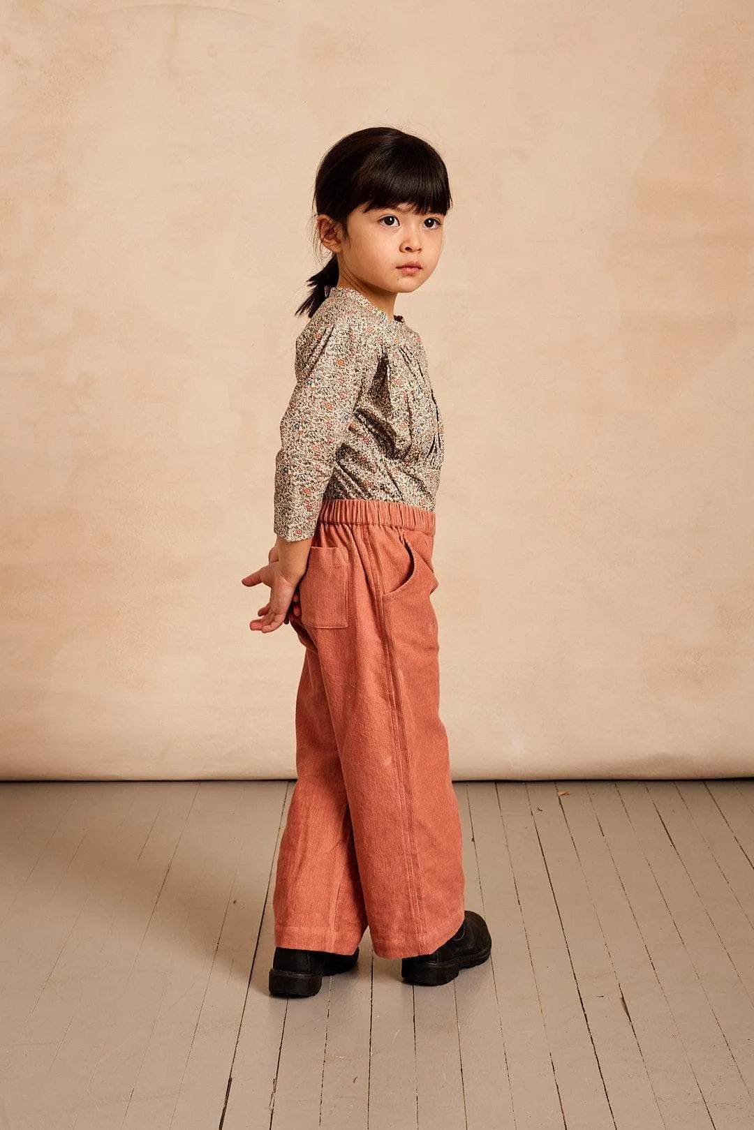 finley wrap pant in mahogany corduroy